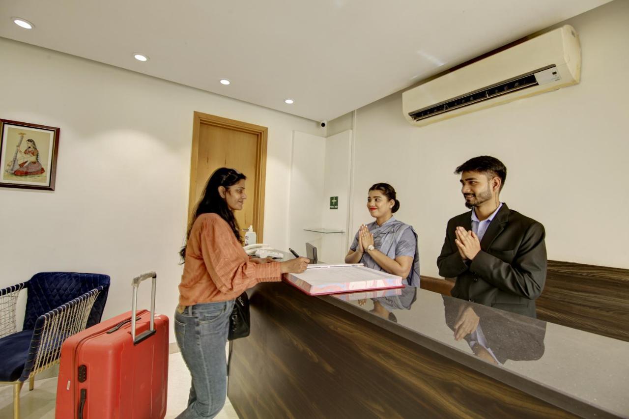 Saltstayz Select - Galleria Market & Golf Course Road Gurgaon Exterior photo